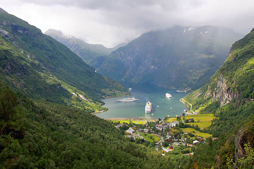 Recorrer los fiordos noruegos en crucero