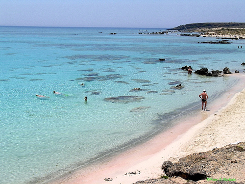 5 magníficas playas de arena rosa en el mundo