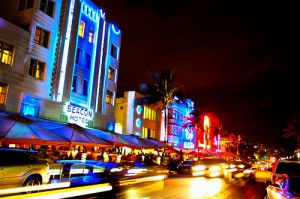 Recorriendo Ocean Drive: La calle del art déco en Miami