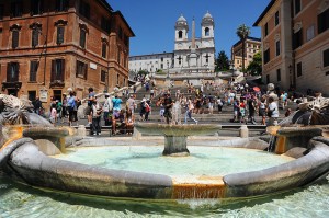 Paseo por la plaza de España en Roma