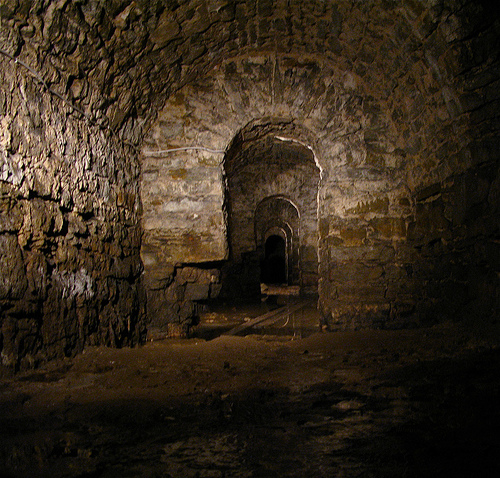 Un viaje en el tiempo: los túneles subterráneos de Tallín, capital de Estonia