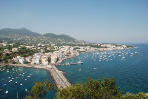 La isla de Isquia, Italia: aguas termales bajo un cielo mediterráneo