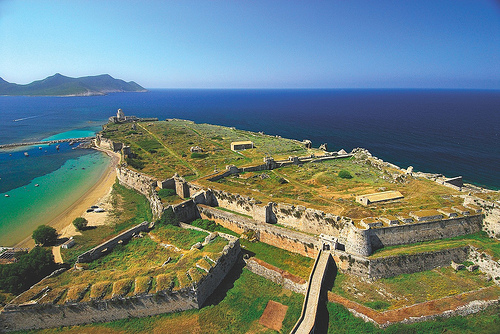 Modona, Grecia: entre el castillo y el mar azul