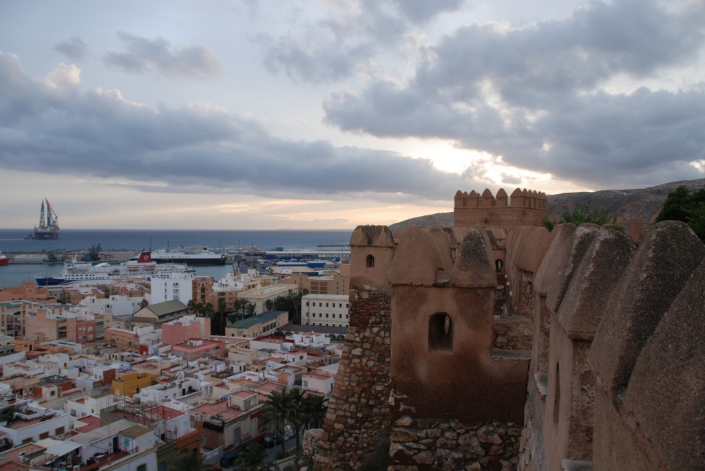 Almería, España: ciudad de murallas, torres y costa mediterránea