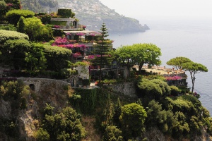 Disfrutar de la belleza napolitana recorriendo la costa Amalfitana