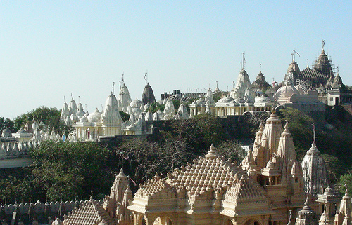 La Colina de Palitana, un lugar de la India con novecientos templos sagrados
