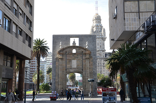 puerta-de-la-ciudadela-de-montevideo