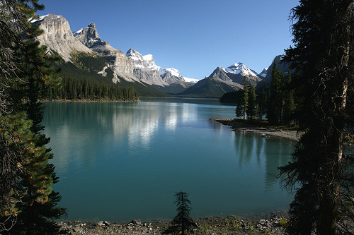 maligne-lake-alberta-canada