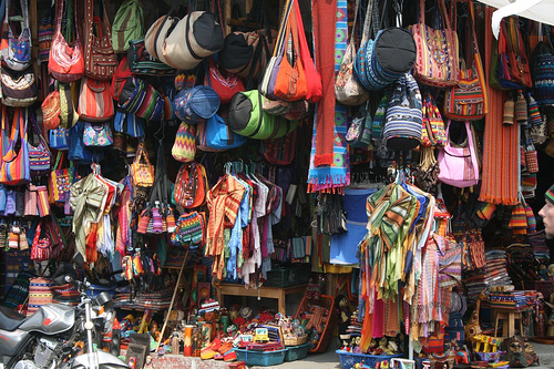Panajachel-mercado-artesanías