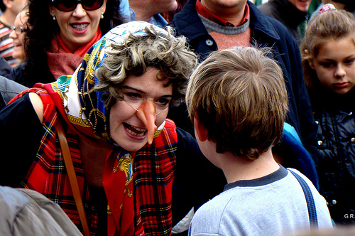 La Befana, con los niños.