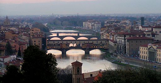 El Puente Viejo, en Florencia, Italia.