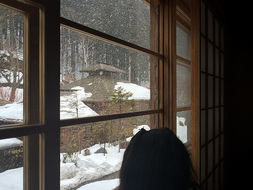 El hotel tiene 100 habitaciones.