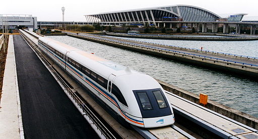 Shanghái tiene atractivos únicos, como el Tren de levitación Maglev.