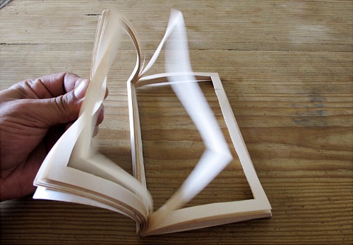 “Libro”, obra de Tony Cruz Pabón, artista portorriqueño.