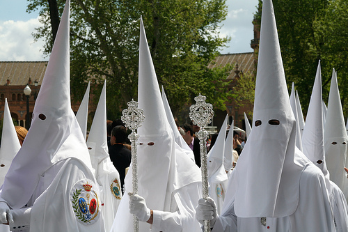 nazarenos-semana-santa-de-sevilla