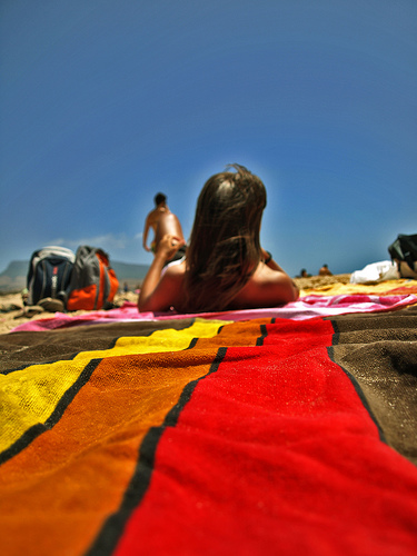 Siempre debes aplicarte protección para tomar el sol.