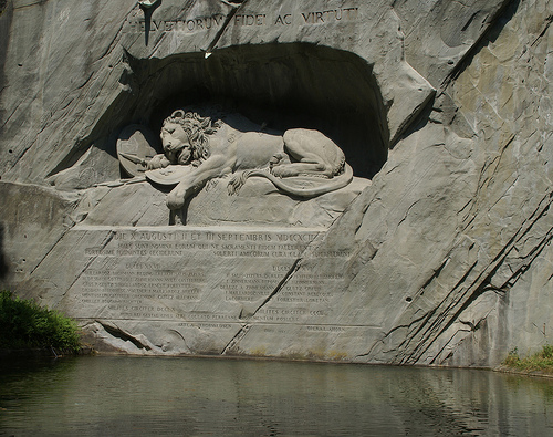 monumento al leon ciudad de lucerna