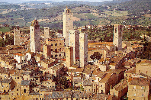 centro historico san gimignano en italia