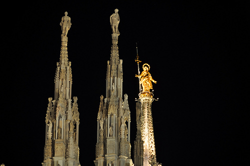 madonnina duomo de milan