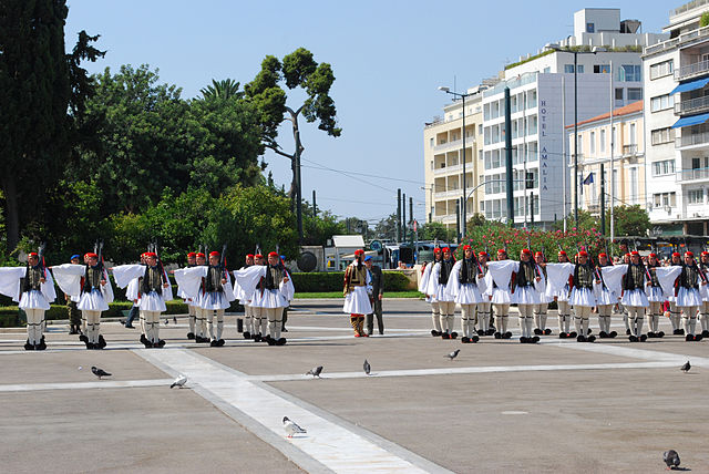 640px-20090802_athina_evzone28