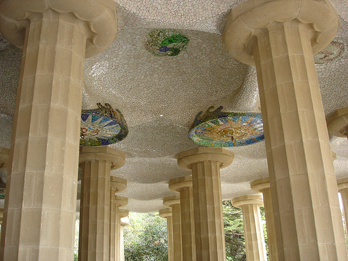 columnas y techo parque guell