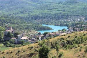 La localidad de Esparron de Verdon, el lugar con el lago más bello de Francia