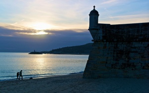 La localidad de Sesimbra, la perla de oro de la costa azul de Portugal