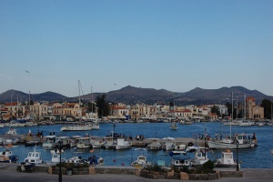 La isla griega Egina, la luminosidad de un santuario natural