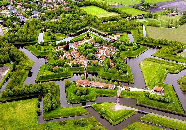La espectacular Fortaleza de Bourtange en Holanda, la fortaleza en forma de estrella