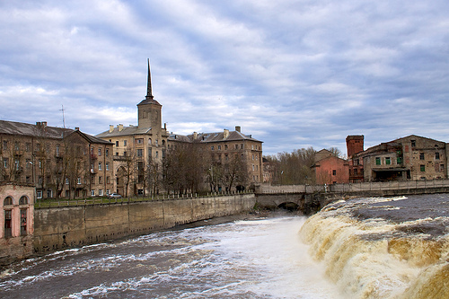 Narva en Estonia, un lugar histórico en la frontera con Rusia