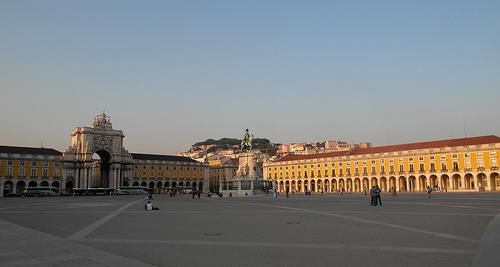 Visita con nosotros la famosa Praça do Comércio en Lisboa, una de las más bonitas de Portugal