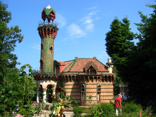 ¡Conoce el Capricho de Gaudí! Todo un palacio encantado del genial arquitecto en Cantabria