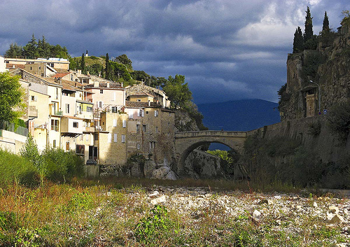 La mágica, histórica y monumental Vaison la Romaine en la Provenza, un lugar que no puedes perderte