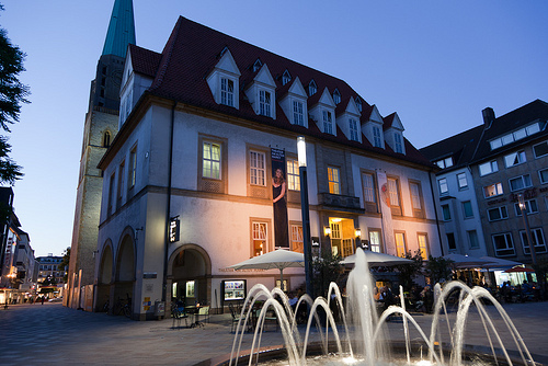 Das Theater am Altenmarkt / Abendstimmung