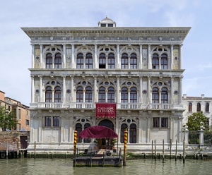 Descubre con nosotros el bello y mítico Palazzo Vendramin Calergi en la monumental Venecia