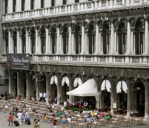 Recorre con nosotros los más bellos e históricos Cafés de Venecia