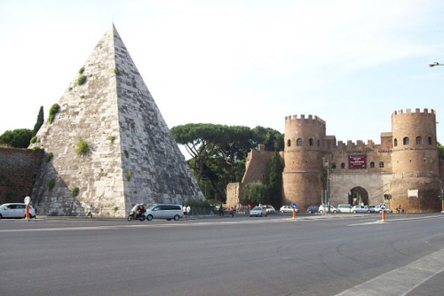La Pirámide Cestia en Roma, descubre con nosotros los misterios de este enigmático lugar