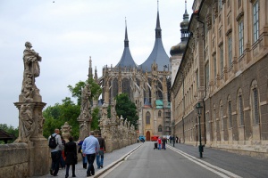 Un poco de la ciudad de de Kutná Hora y sus iglesias en República Checa