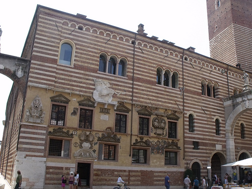 Autor: Elliott Brown