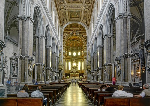 ﻿﻿﻿La colosal Catedral de Nápoles y su capilla de los tesoros