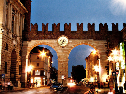 La gran Piazza Bra, un lugar monumental en el corazón de Verona