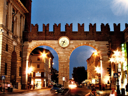 La gran Piazza Bra, un lugar monumental en el corazón de Verona