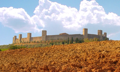 La ciudad amurallada de Monteriggioni en Italia, un lugar de otro tiempo