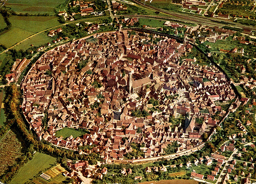 Nördlingen en Alemania, la ciudad ubicada sobre el cráter de un meteorito