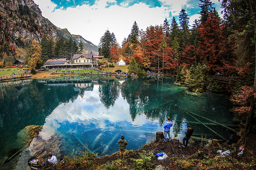 El lago Blausee en Suiza, un lugar de película