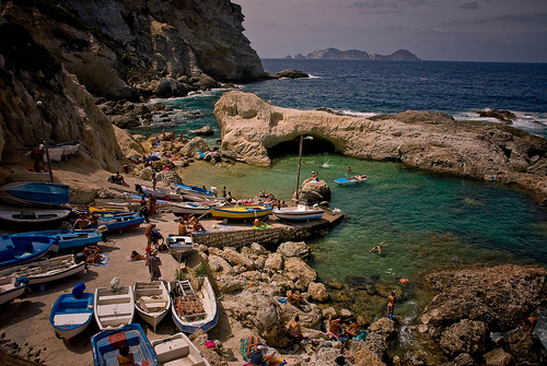 Sorpréndete con la belleza de la isla de Ponza en Italia