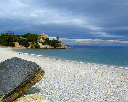 playa en la isla de elba
