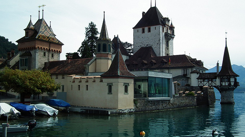 Descubramos la magia del Castillo Oberhofen en Suiza