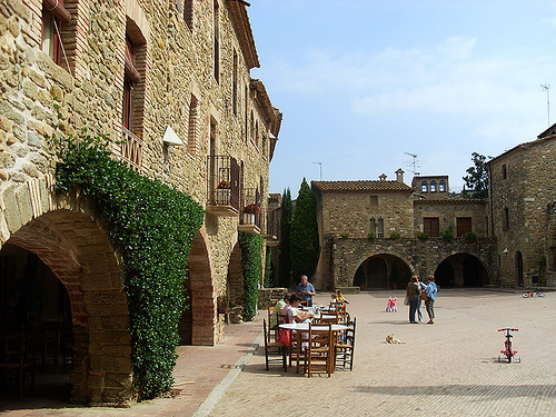 monells 4