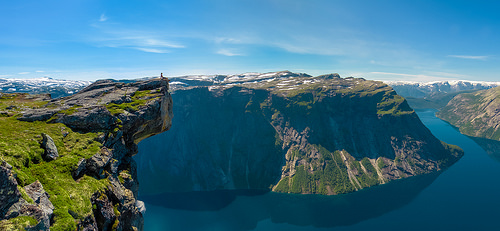 Preikestolen close to Trolltunga, Odda, Rogaland, Norway.. Acantilados de Noruega acantilados de Noruega 3